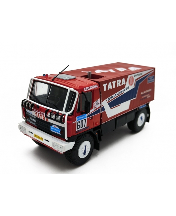 Magazyn z modelem Tatra 815...